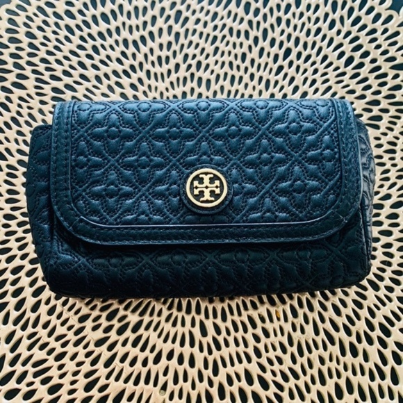 Tory Burch Handbags - tory burch // bryant quilted leather crossbody bag